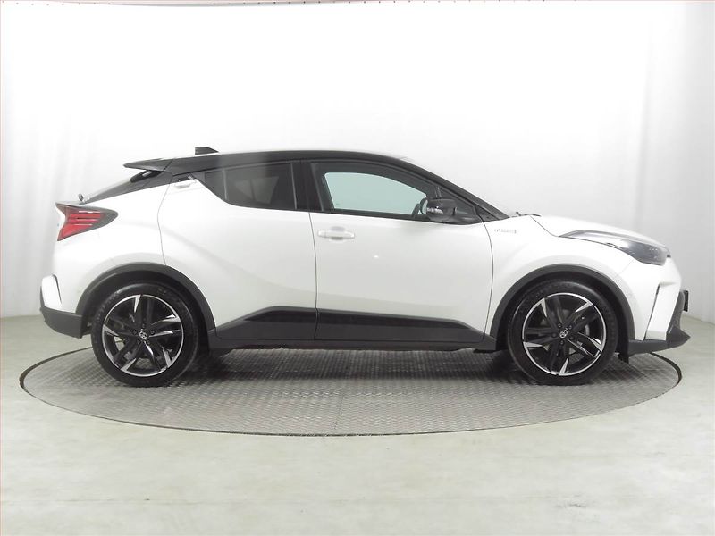 Toyota C-HR (2021) GR Sport 1.8 Hybrid - fotka 6 z 22