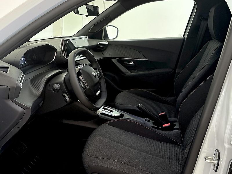Peugeot 2008 (2026) Business Hybrid 110 e-DCS6 - fotka 6 z 36