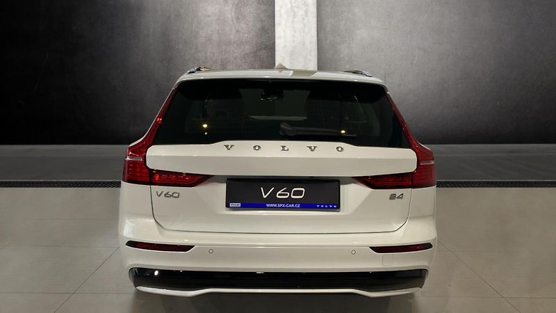 Volvo V60 (2026) PLUS DARK, B4, 145+10 kW / 197 - fotka 5 z 14