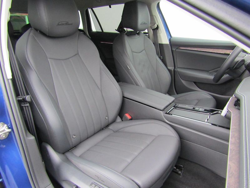 Škoda Superb IV Combi 4x4 L&K 2.0 TDI /142k - fotka 23 z 30