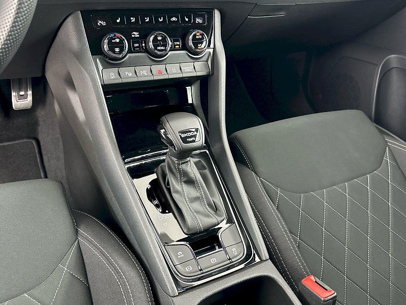 Škoda Karoq (2025) DSG 2.0TDI 110kW 4x4 SportLine - fotka 21 z 33