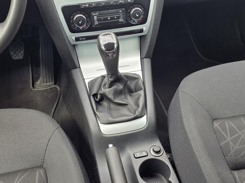 Škoda Octavia (2012) 1.4TSI 90kW ELEGANCE TAŽNÉ - fotka 14 z 19
