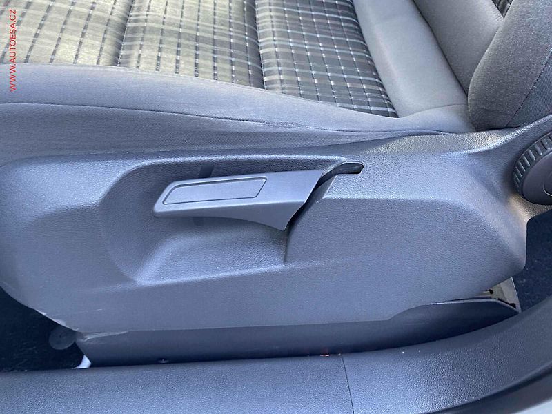 Volkswagen Touran (2011) 1.4 TSi, CROSS, bixen, panor - fotka 14 z 18