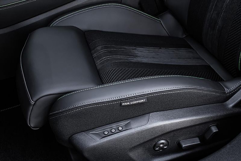 Peugeot 408 (2026) 1,6 GT Plug-in HYBRID 240 e-DC - fotka 14 z 22