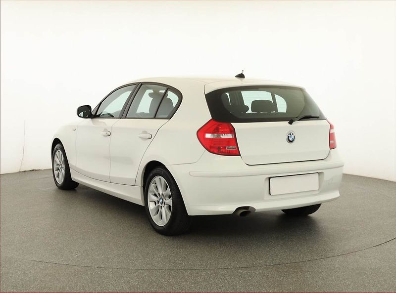 BMW Řada 1 (2011) 116d, Serv.kniha - fotka 4 z 16