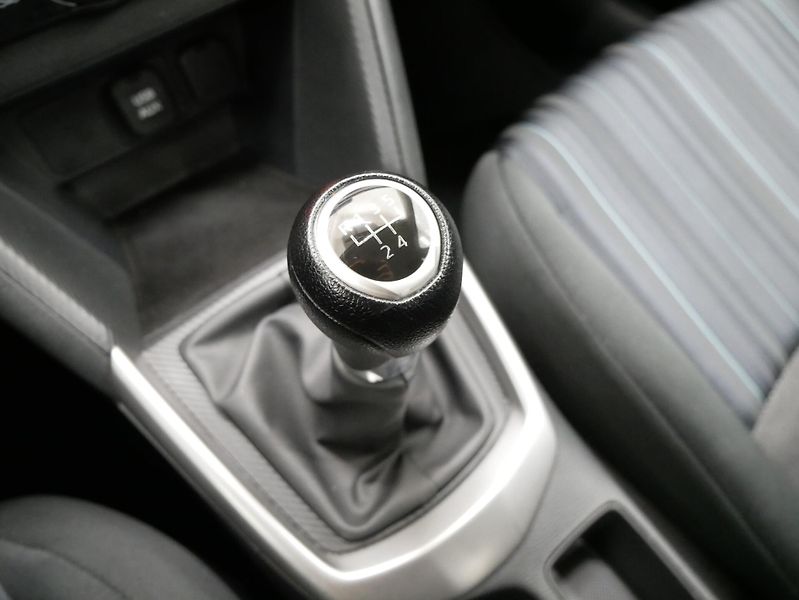 Mazda 2 - fotka 19 z 22