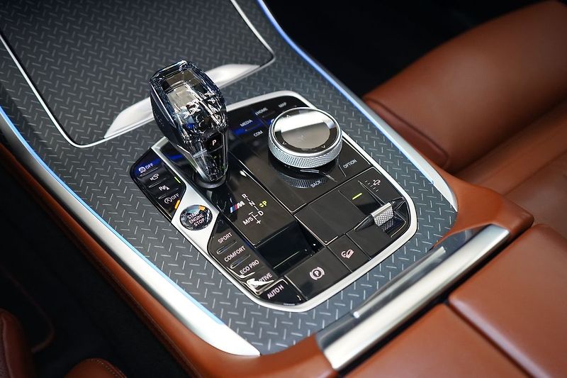 BMW X7 M50i xD, Executive Drive Pro - fotka 41 z 50