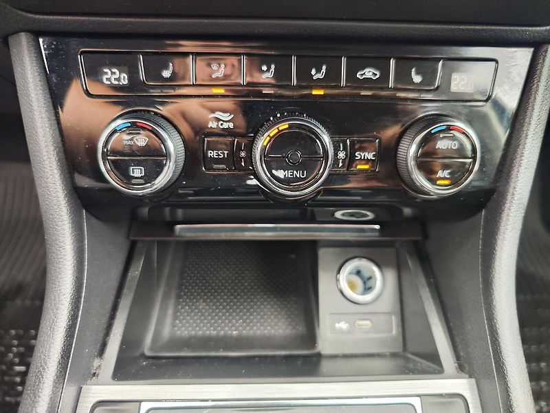 Škoda Superb 2.0 TDI/110kW Style DSG - fotka 25 z 35