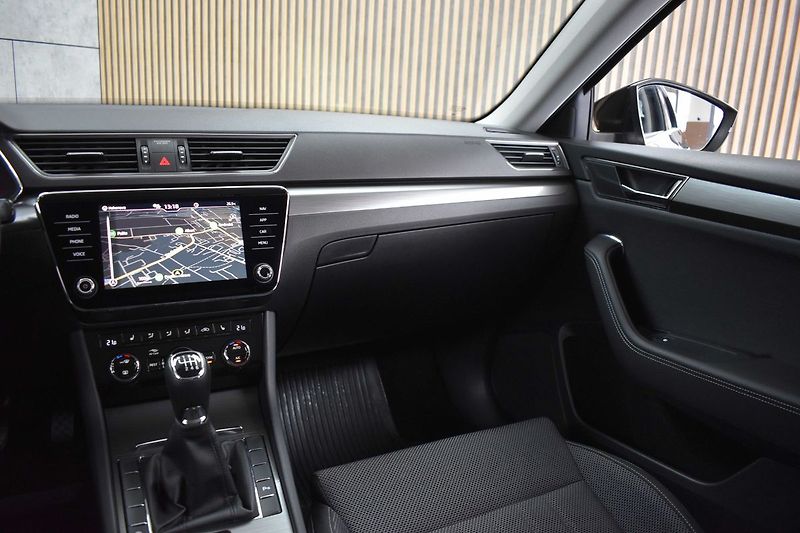 Škoda Superb 1.5 TSI STYLE*VIRTUAL*ČR 1.MAJ - fotka 9 z 43