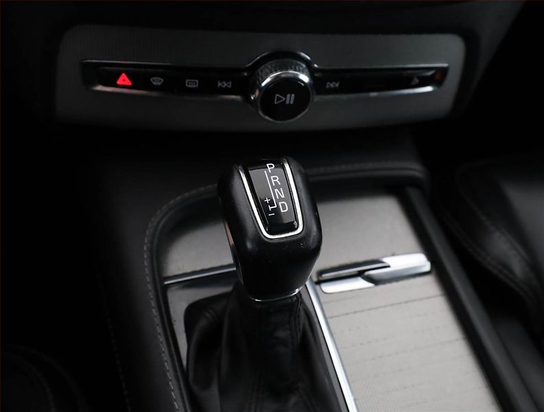 Volvo XC90 (2019) T6 AWD - fotka 11 z 21