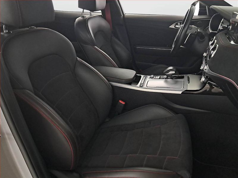 Kia Stinger (2022) 3.3 T-GDI - fotka 9 z 19