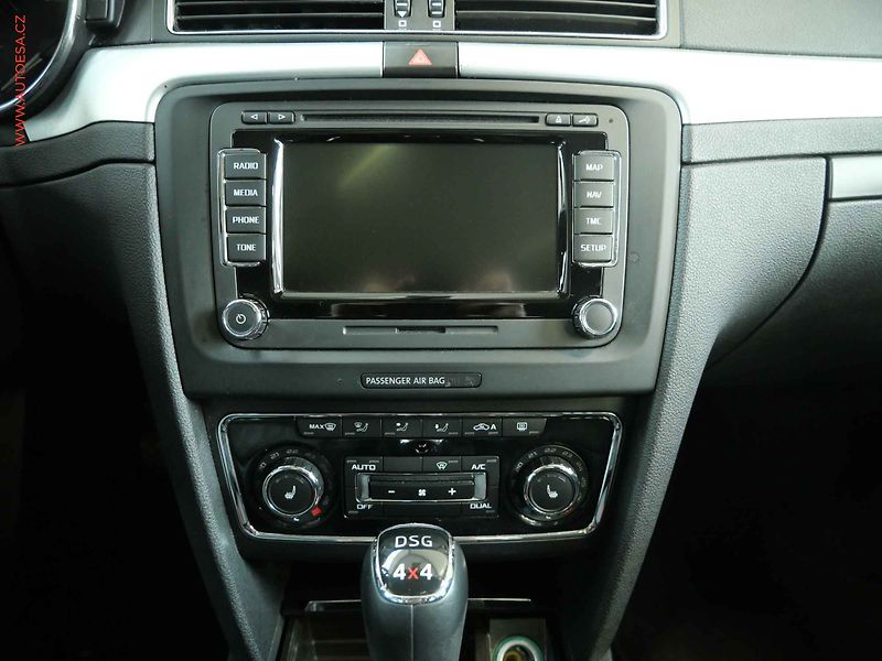 Škoda Superb (2014) 2.0 TDi 4x4, ČR, Elegance - fotka 15 z 24