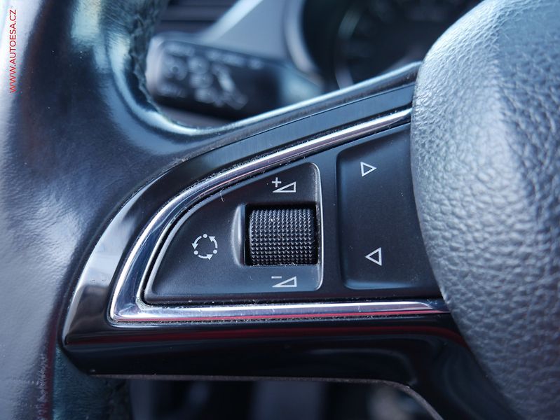 Škoda Octavia (2014) 2.0 TDi, Elegance, navi - fotka 17 z 20