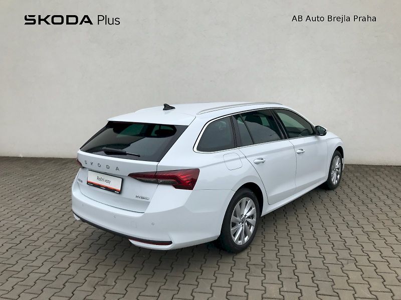 Škoda Octavia (2025) COMBI TOP SELECTION 1,5 TSI M- - fotka 2 z 28