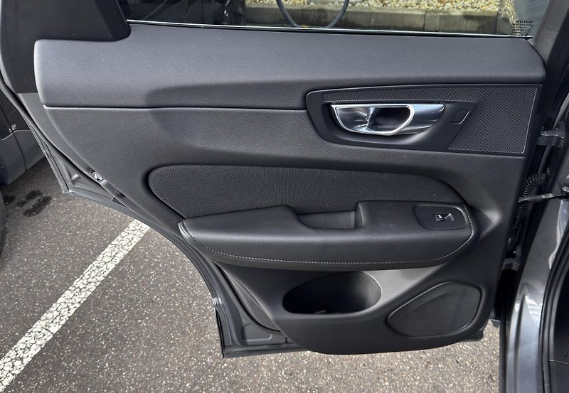 Volvo XC60 B5 AWD / ČR / 1. maj // výhřev - fotka 18 z 42