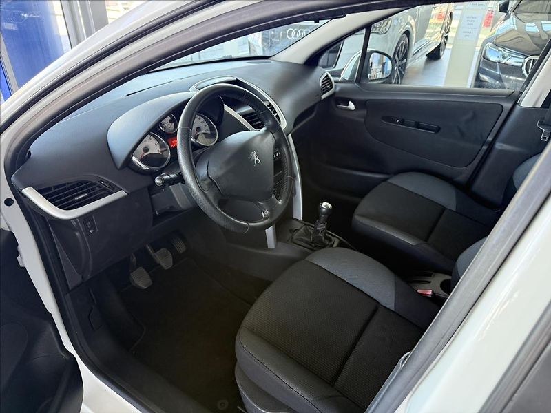 Peugeot 207 1,4   54 kW,HUSKY,SERVISKA - fotka 7 z 20