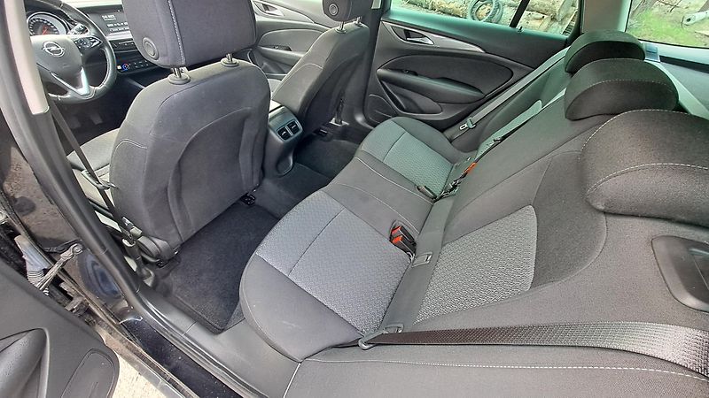 Opel Insignia 1.6 CDTI Edition Sport NAVI - fotka 13 z 29