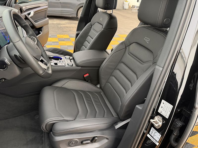 Volkswagen Touareg 3.0Tdi*1-MAJ*DPH*HUD*R-LINE* - fotka 11 z 45