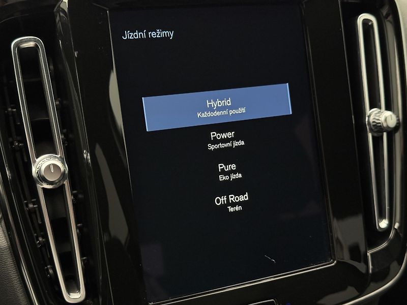 Volvo XC40 T4 RECHARGE ULTIMATE AUT - fotka 48 z 51