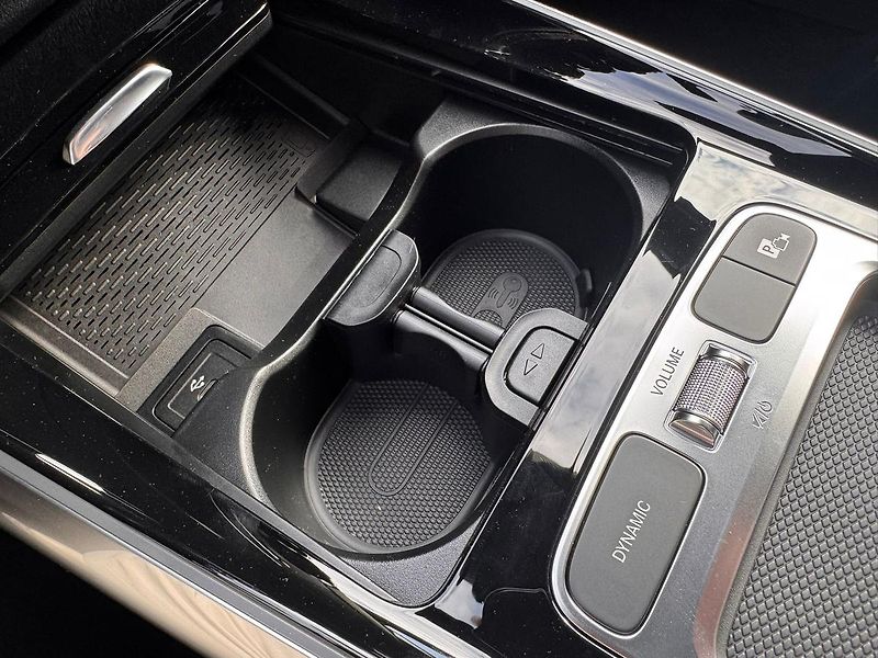 Mercedes-Benz GLA (2026) 200 d 4MATIC - fotka 13 z 21