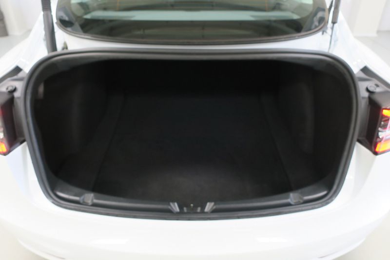 Tesla Model 3 (2023) Long Range Dual Motor SOH 97% - fotka 44 z 47