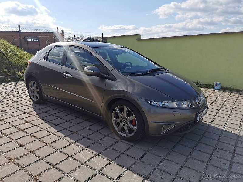 Honda Civic (2006) Nejvyšší výbava Executive  - fotka 8 z 17