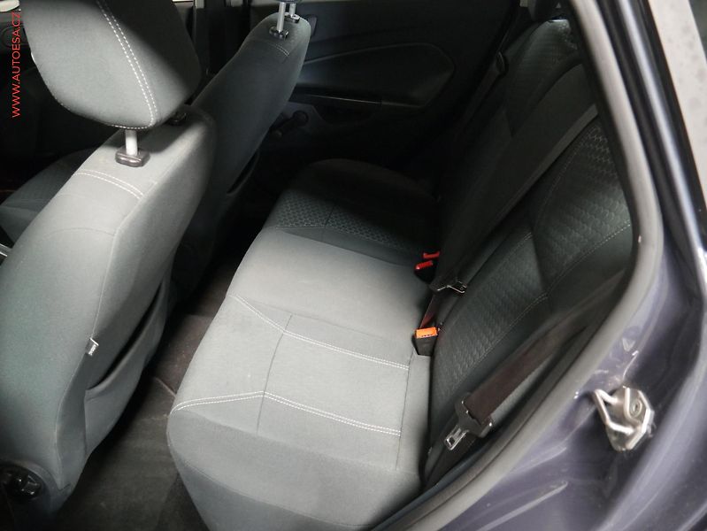 Ford Fiesta (2011) 1.25, Titanium - fotka 10 z 15