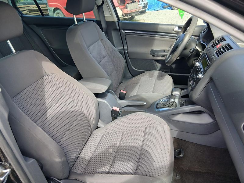 Volkswagen Golf 1.6i, GT Look, automat - fotka 26 z 31