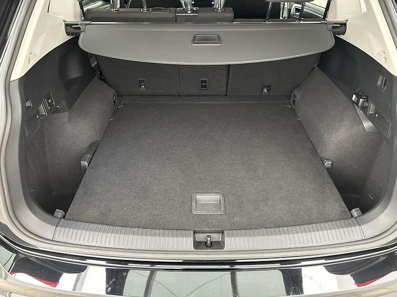 Volkswagen Tiguan Allspace 2.0 TDI 4x4 Elegance - fotka 23 z 27