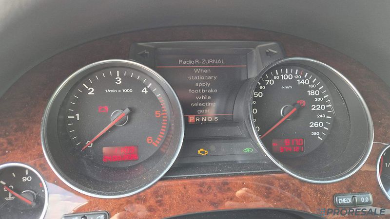 Audi A8 4,2TDi 240 kW-není odpočet - fotka 19 z 19