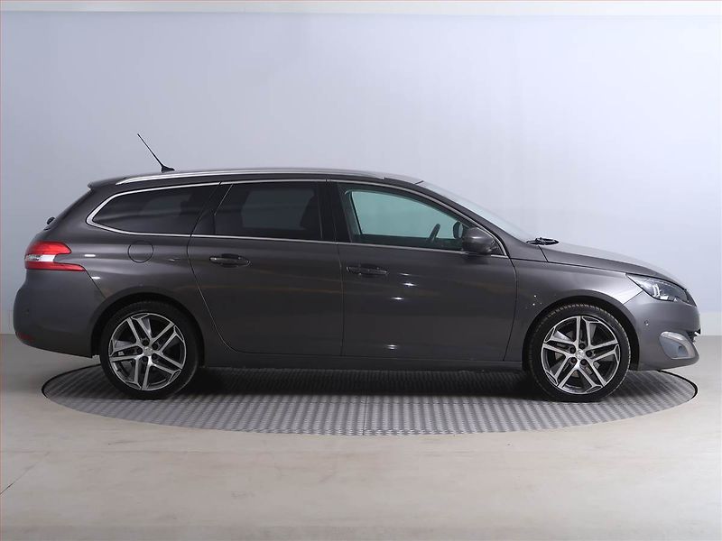 Peugeot 308 (2016) 2.0 BlueHDi, Navi, Tempomat - fotka 6 z 23