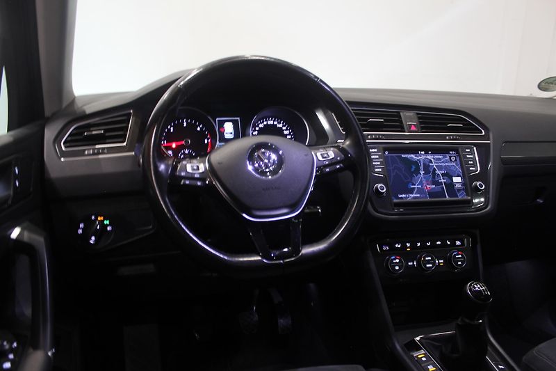 Volkswagen Tiguan (2017) 2.0TDI 110kW R-Line FULL LED - fotka 36 z 39