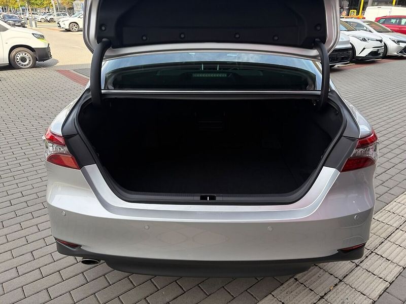 Toyota Camry 2,5 Hybrid  Executive VIP - fotka 17 z 20