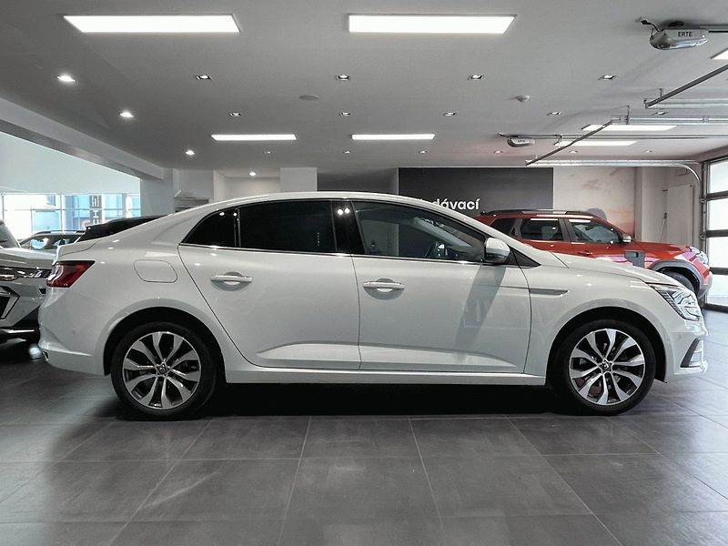 Renault Mégane (2023) GrandCoupé INTENS 1,3TCe 140k - fotka 5 z 20