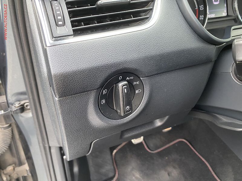 Škoda Octavia (2016) 2.0 TDi, ČR, RS Challange - fotka 15 z 19