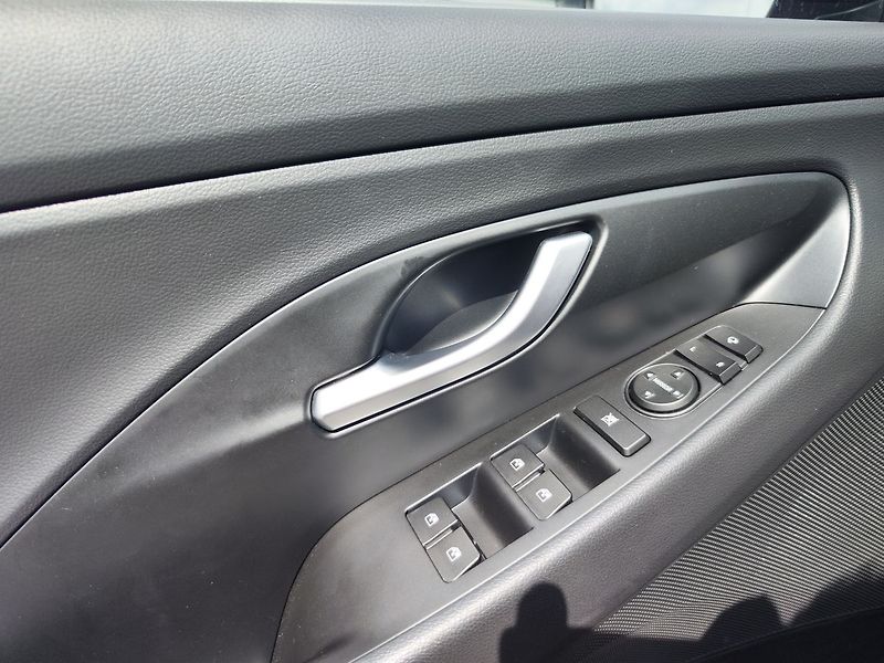 Hyundai i30 1.5 T-GDi/103kW N-Line DCT - fotka 30 z 32