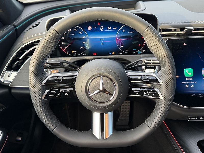 Mercedes-Benz Třídy E E 220 d 4MATIC - fotka 18 z 35