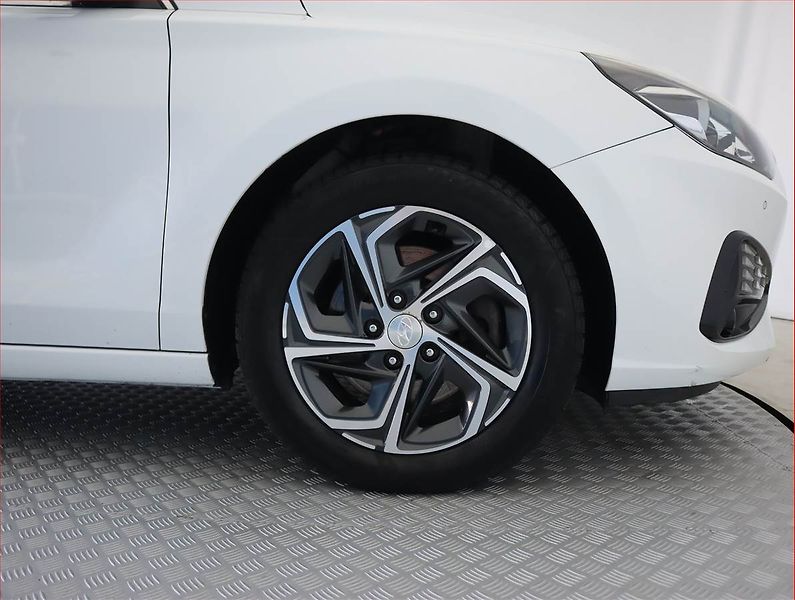Hyundai i30 (2022) Family 1.0 T-GDI, Automat - fotka 15 z 20