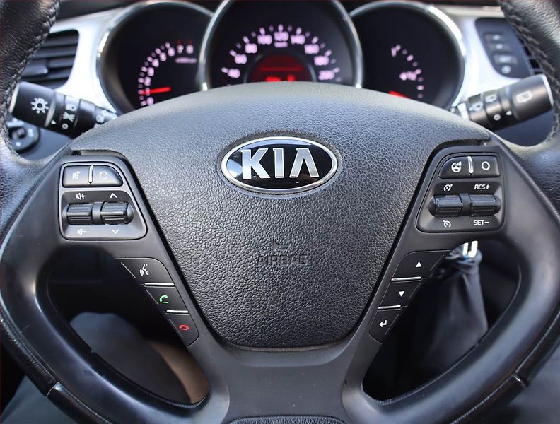 Kia Ceed (2018) Silver 1.4 CVVT, Serv.kniha - fotka 13 z 16