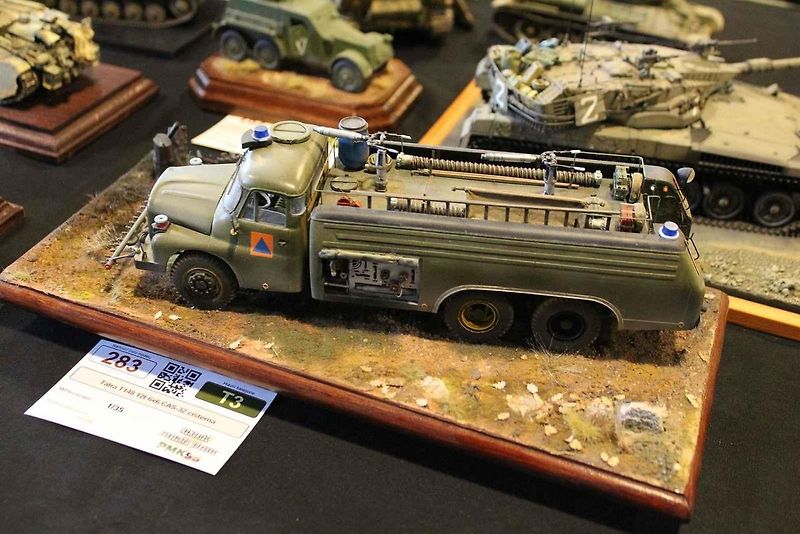 Letošní ročník modelářské výstavy a soutěže v Telnici na Ústecku byl jubilejní - desátý. Jinak soutěž má již čtyřicetiletou tradici. Na snímku je model vozu Tatra 147.