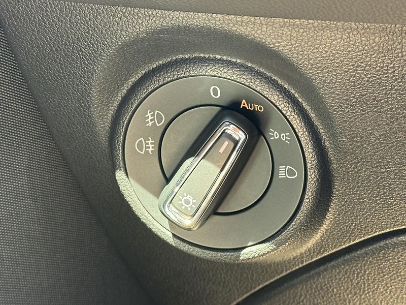 Seat Leon (2018) 1.5TSi MAN FR Virtual PANO RZV - fotka 28 z 52