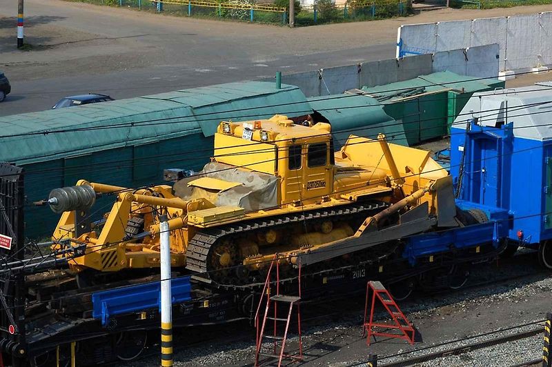 Buldozery mají své uplatnění hlavně jako významný pomocníci ve stavebnictví, zemědělství nebo při těžební činnosti. Na snímku je Buldozer Hanomag D600D.