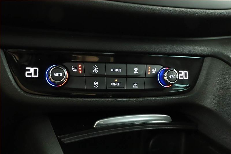 Opel Insignia (2019) 2.0 CDTI, Serv.kniha, Navi - fotka 13 z 18