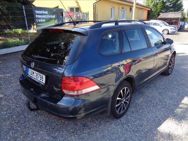 Volkswagen Golf Variant 1,6 - fotka 9 z 22
