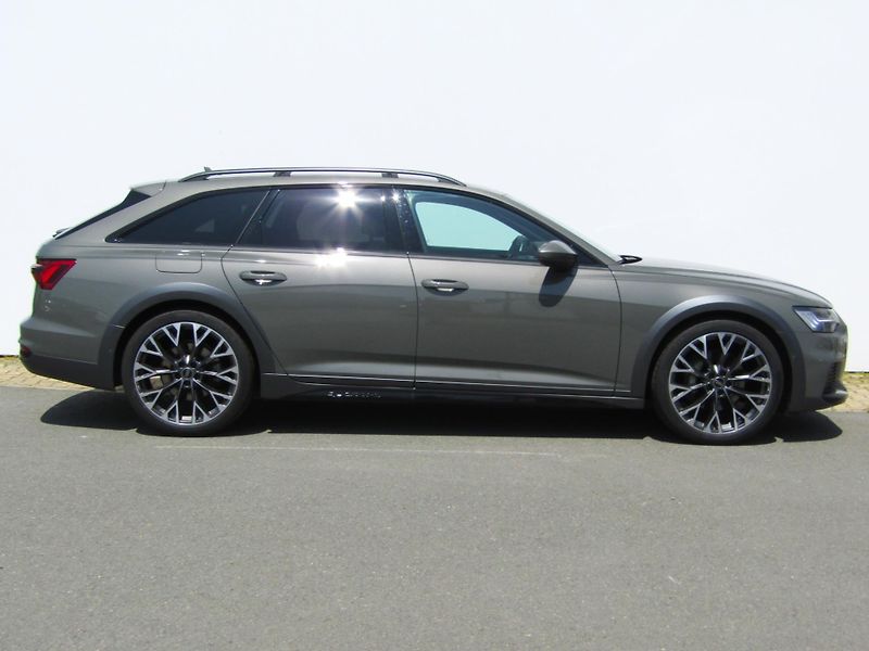 Audi A6 Allroad (2024) 50 TDI quattro - fotka 3 z 30