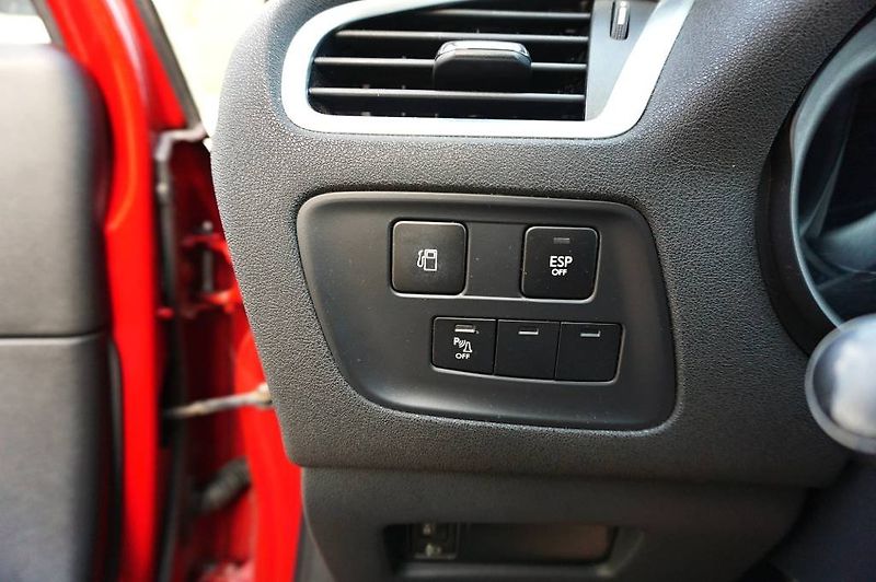Citroën C4 (2012) 1,6 VTI 88 kW - fotka 25 z 26