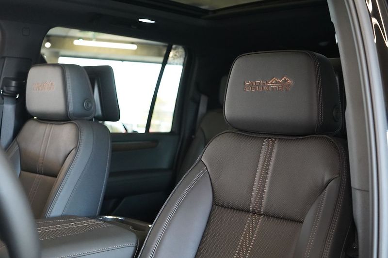 Chevrolet Suburban (2026) 6,2 V8 High Country - fotka 18 z 50