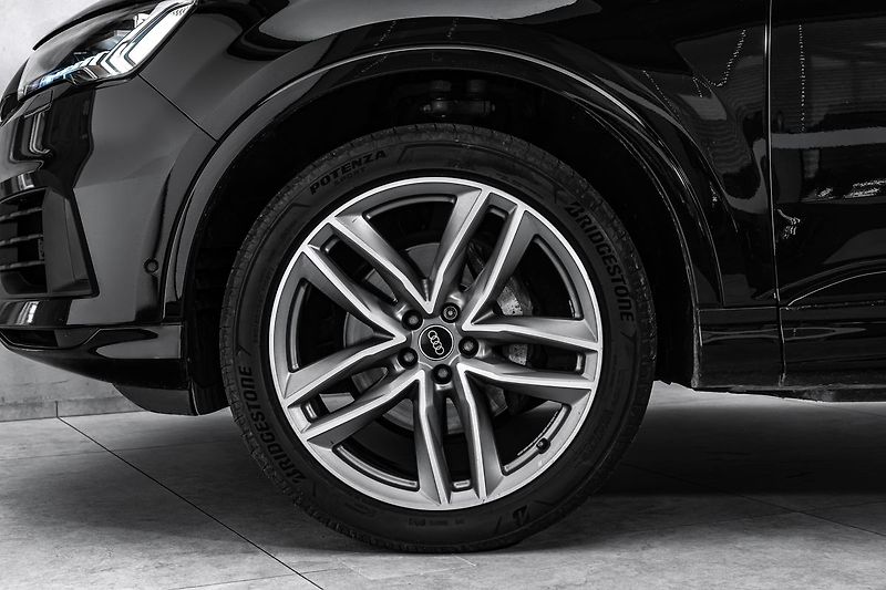 Audi Q7 50TDI Q S-line LED B&O - fotka 2 z 24