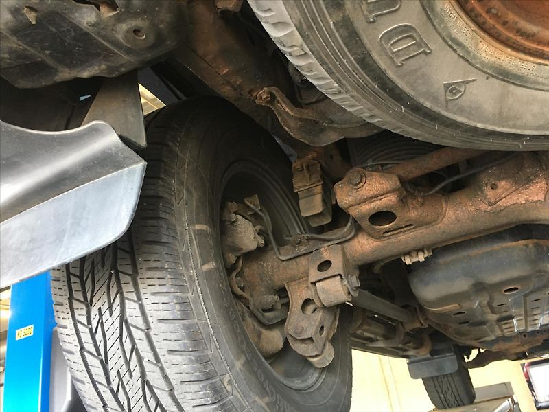 Toyota Land Cruiser 3,0 D-4D 127kW 8-míst ČR 1.maj - fotka 40 z 44