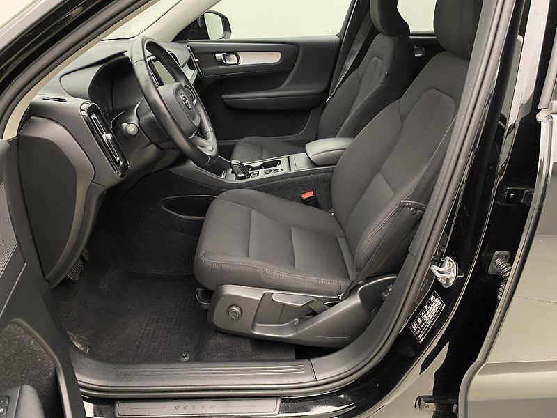 Volvo XC40 D3 AWD MOMENTUM AUT  - fotka 3 z 38